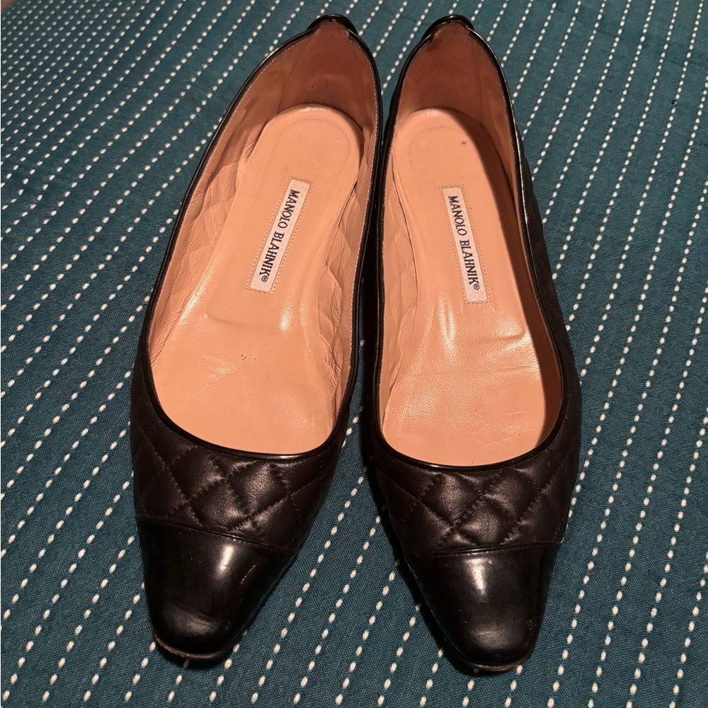 Manolo Blahnik Quilted Pattern Leather flats